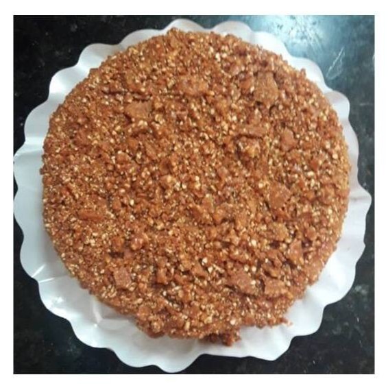 Creme especial intercalado com biscoitos, recheio de doce de leite cobertura doce de leite com um delicioso crocante