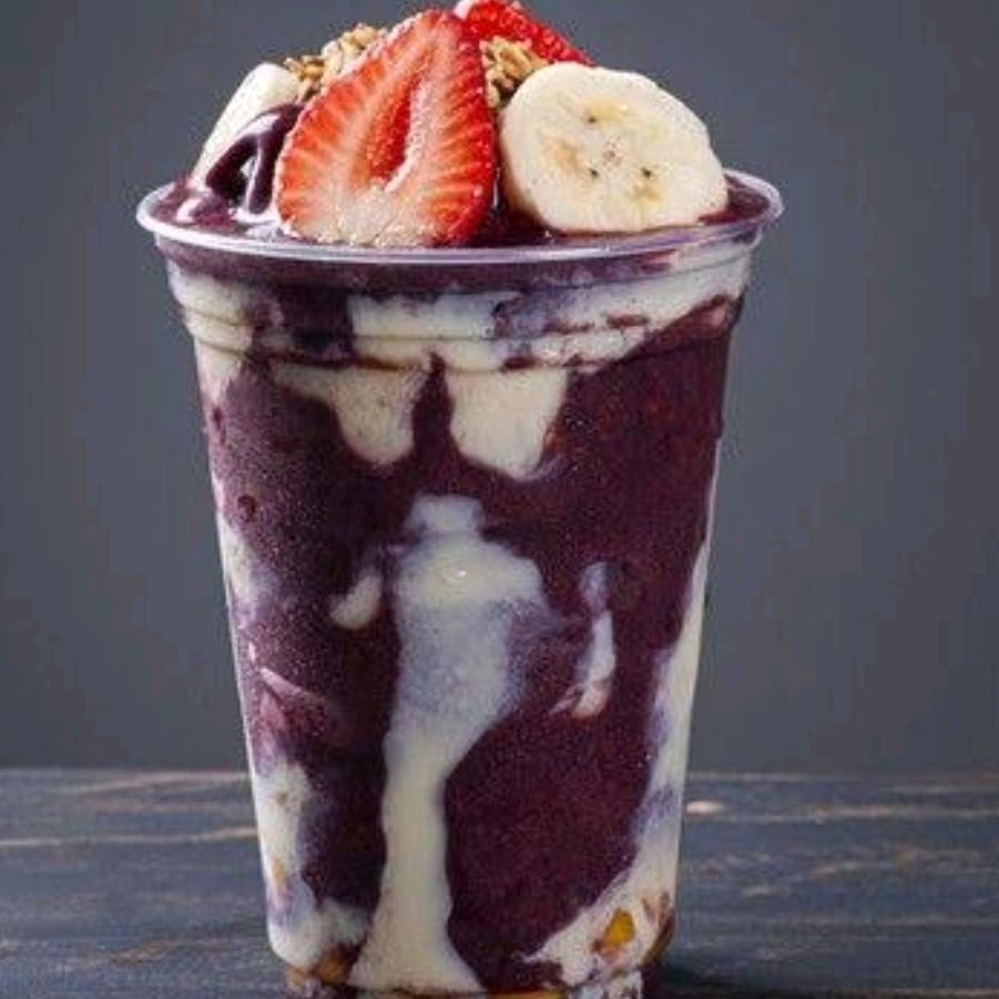Delicie-se com nosso irresistível açaí, cremoso e preparado com ingredientes frescos de alta qualidade. Oferecemos a opção de customização própria com seus complementos favoritos.  Observação: Os complementos e coberturas selecionados para o açaí serão adicionados diretamente dentro do copo, junto com o açaí, e não enviados separadamente.        Tags; Açaí sorvete doce promoção Nutella chocolate