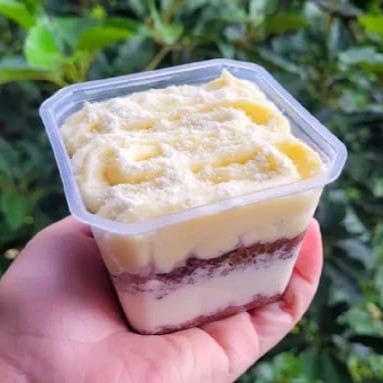 Massa de chocolate super fofinha com recheio de brigadeiro e mousse de Ninho. (Pote 250ml)