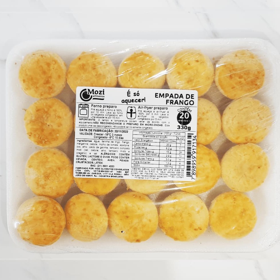 Bandeja de salgado pré assado congelado sabor empada de frango com 20 unidades.