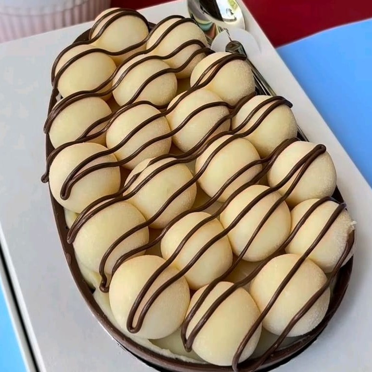 Casca de chocolate recheio de Ninho com Nutella e docinho de Ninho com Nutella
