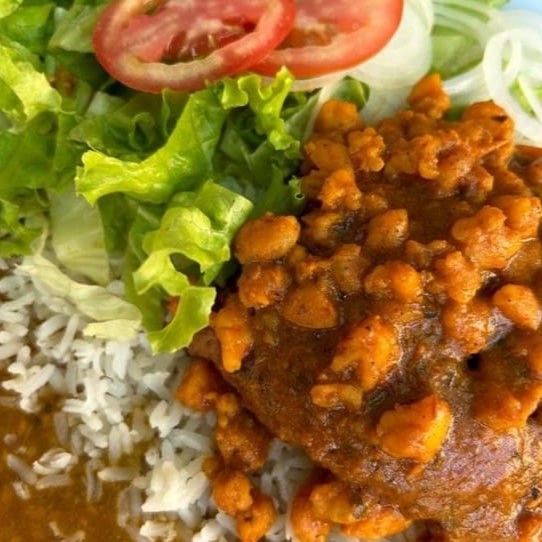 Acompanha arroz, filé de peixe , salada de alface e tomate e adicionais, se preferir
