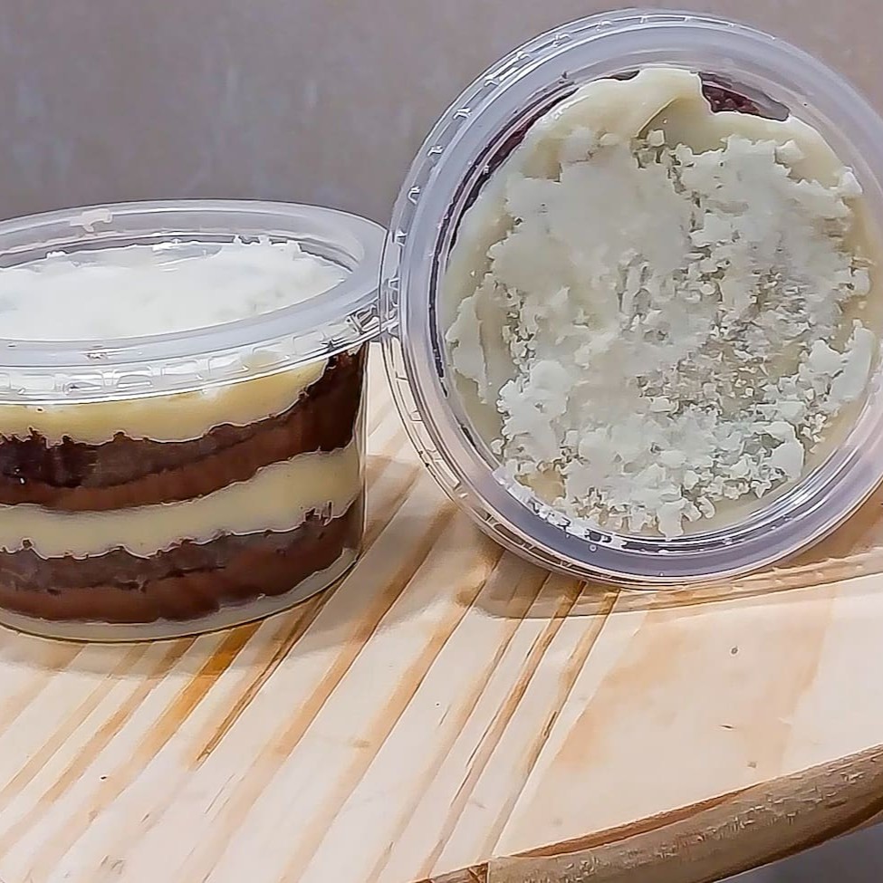 Pote de 250 ml recheado com nosso delicioso creme de leite ninho , massa de chocolate e Nutella pura