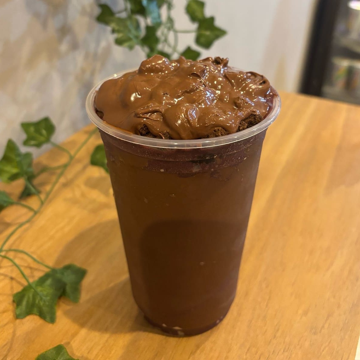 Açaí cremoso e delicioso! Obs: ao optar por complementos separados, fique atento: mesmo que selecione o mesmo complemento mais de uma vez, a quantidade enviada será a mesma da porção padrão que oferecemos no copo, ou seja, um saquinho por complemento. Caso deseje mais quantidade, é possível adicionar por um valor extra.