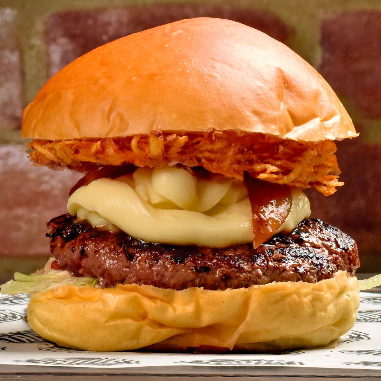 Pão brioche, saborosa carne de picanha de 180g, Catupiry, rodela de batata crocante, alface, tomate e molho ranch. Batata Palito.