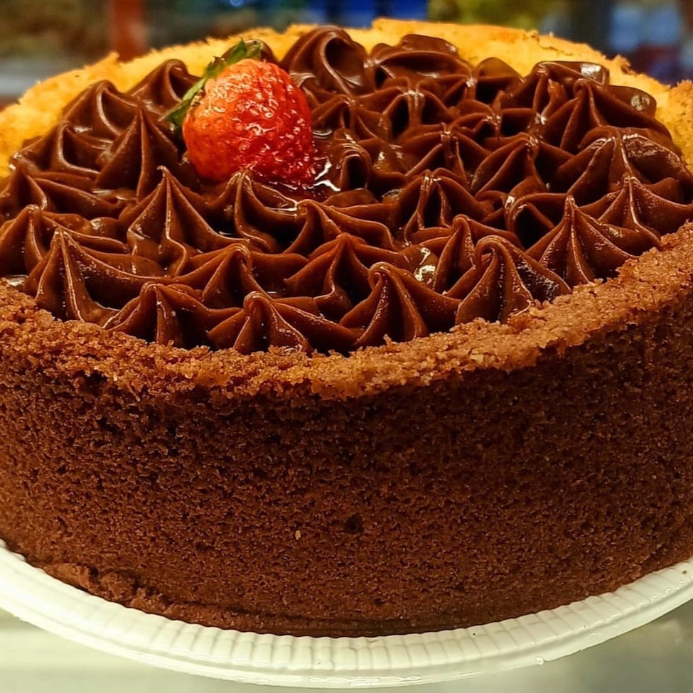 1 Bolo Piscina 10 Brigadeiro 10 Beijinhos 1 Vela ? Com estrelinha 20 Mini Salgadinhos Fritos