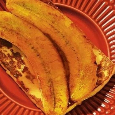 Sobremesa tradicional de banana, queijo coalho, canela e mel!