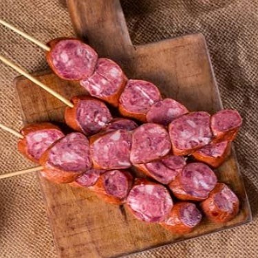 Prove a deliciosa linguiça calabresa, com um toque picante e grelhada à perfeição. Um clássico que nunca sai de moda.