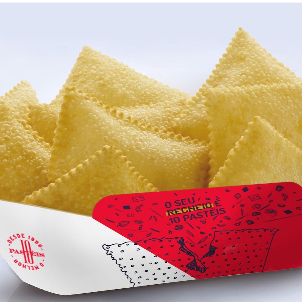 Deliciosa porção de 12 pasteis jr (6,5 x 5 cm) nos sabores carne, queijo ou misto