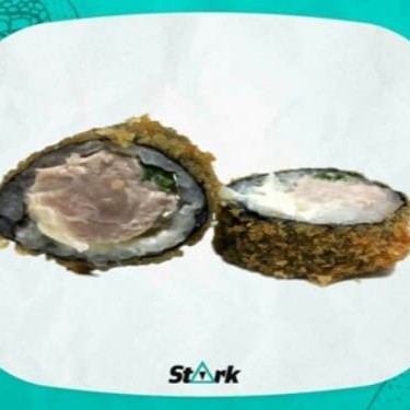 Arroz, atum, cream cheese e cebolinha empanados em uma massa crocante.