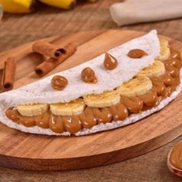 Uma combinação clássica e irresistível que une a doçura natural da banana madura com a cremosidade do doce de leite artesanal. Uma opção deliciosa, perfeita para quem busca uma sobremesa leve e saborosa, que derrete na boca a cada mordida.