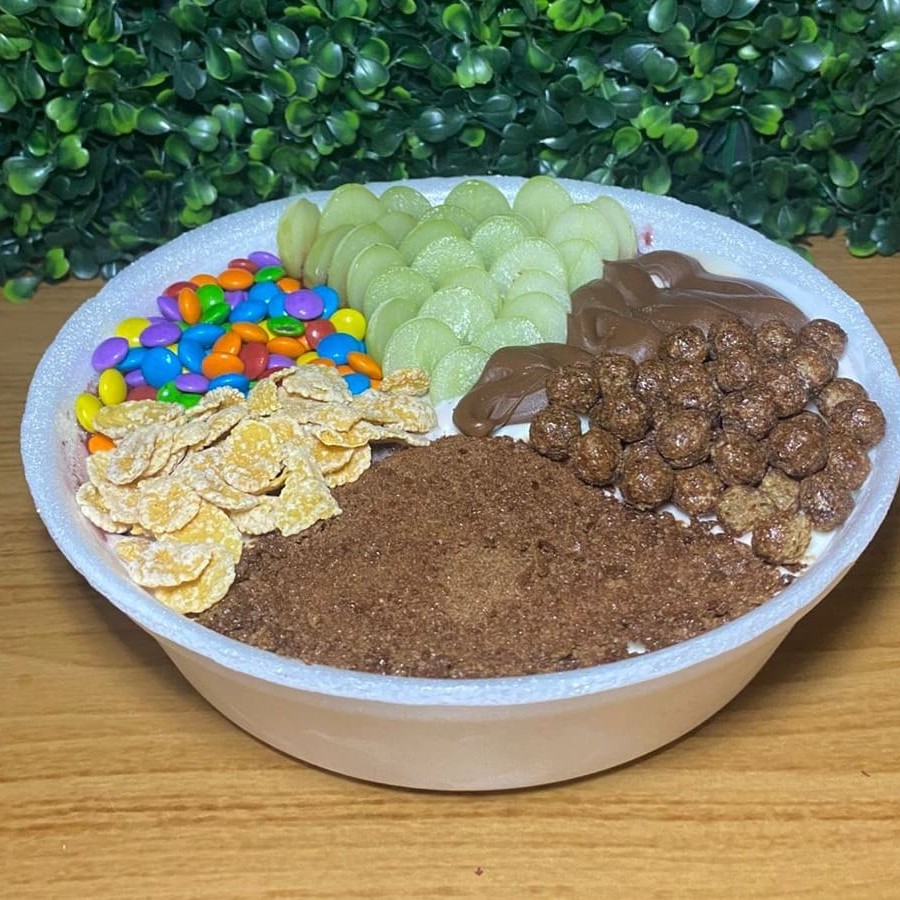 Com quase 800g nossa marmita acompanha até 6 ingredientes a escolha do cliente, produto de qualidade e frutas sempre frescas.