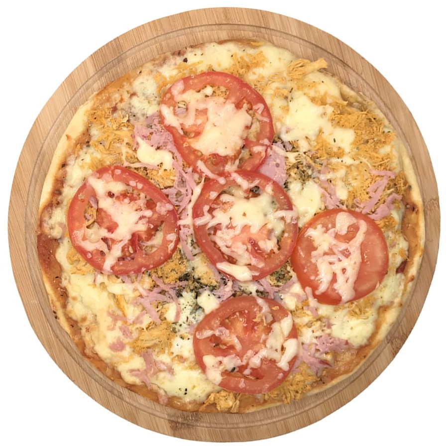 Mussarela, molho de tomate, frango, presunto, tomate, parmesão e orégano.