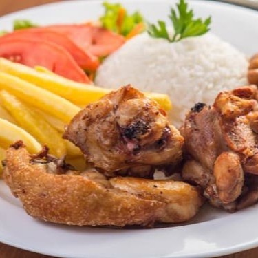 Refeição: Frango Frito + Complementos.