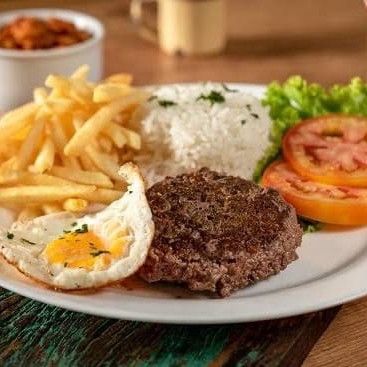 Composto por arroz -feijão -macarrão + 2 hamburgueres com fritas  foto ilustrativa , demais itens podem ser solicitados nos itens complementares embalagem de 750ml