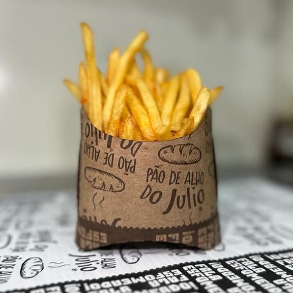 Deliciosa batata frita no óleo de algodão com um leve toque de páprica defumada. Serve bem 1 pessoa.