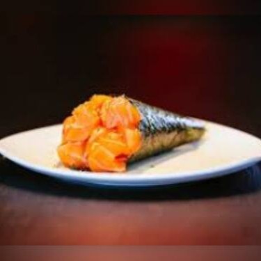 Temaki mix, Nori, arroz, cream cheese, haddock, camarão, salmão e cebolinha.

Um verdadeiro festival de sabores! Recheado com arroz, salmão, camarão, haddock, cream cheese e finalizado com cebolinha. É o temaki ideal para quem quer experimentar um pouco de tudo em uma única e deliciosa combinação.