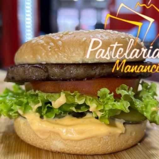 Pão com gergelim, 1 hambúrguer de picanha 120g, Alface, Tomate, Cebola, Picles,  e o viciante molho Billy Jack Original.