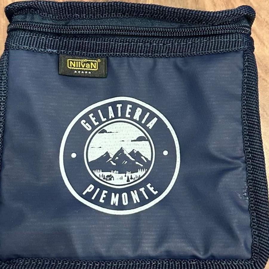 Nossa linda bolsa térmica para você curtir praia, piscina ou até aquele piquenique especial com os amigos.