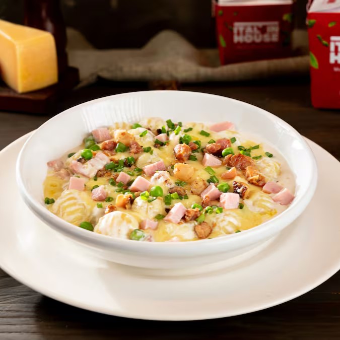 Parisiense, cremoso e aveludado, feito com presunto picado, ervilhas frescas e um toque de bacon Sua suavidade tornam este molho perfeito para acompanhar nossas massas e nhoques. Finalizado com queijo e cebolinha. (aprox. 800g)