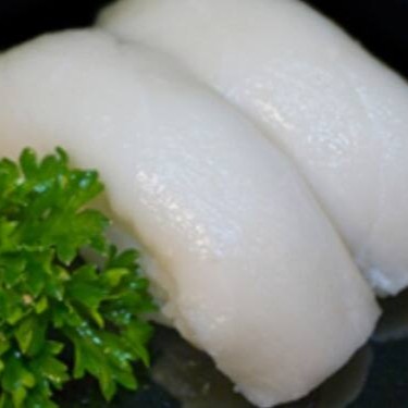 Porção com 4 peças.

Peixe branco fresco e suave, ideal para paladares delicados. Quatro unidades servidas sobre arroz japonês bem temperado, que realçam a leveza e a elegância desse corte nobre. Uma escolha clássica, perfeita para qualquer momento.