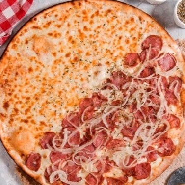 Pizza Tamanho Gigante 45cm faz 2 sabores meio a meio