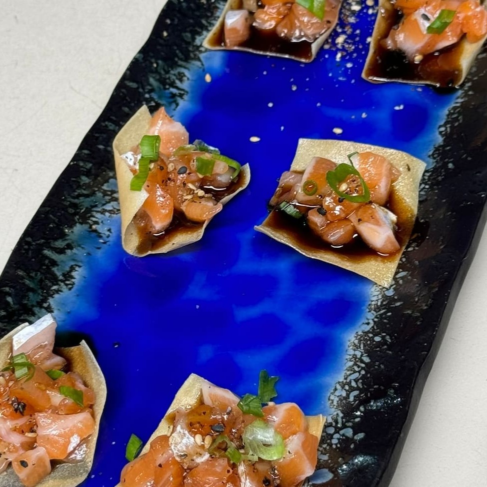 6  unidades do nosso delicioso Nachos com Salmão e Tarê.