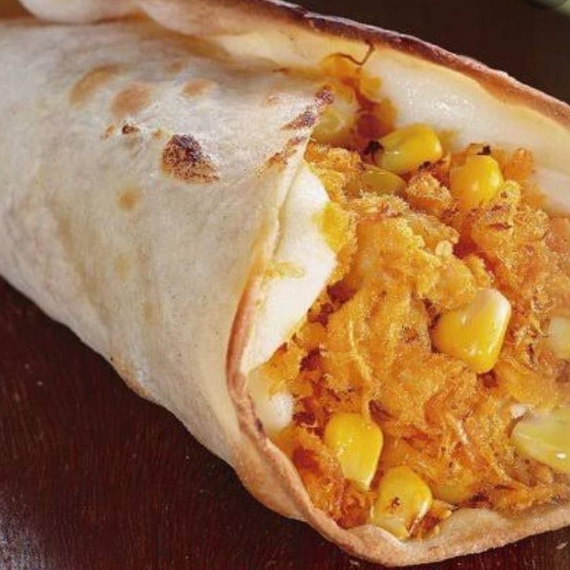 Massa Crocante, queijo mussarela-Catupiry-frango desfiado-milho e oregano.