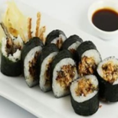 12makimono com arroz, cream cheese e skin. Empanado e frito 12makimono com arroz, cream cheese e skin