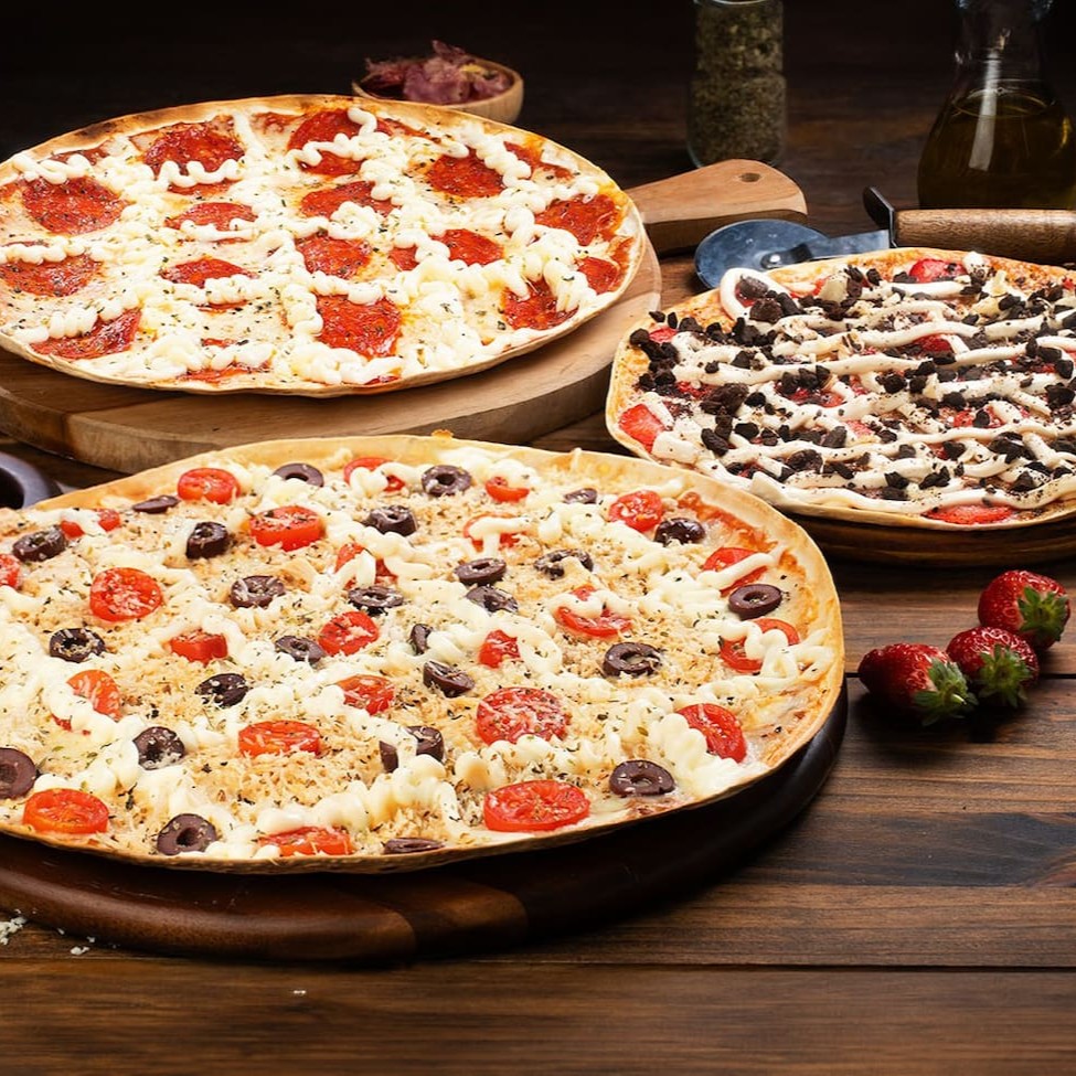 Escolha 2 sabores para cada Pizza Grande 35cm e ganhe uma pizza doce Broto 25cm