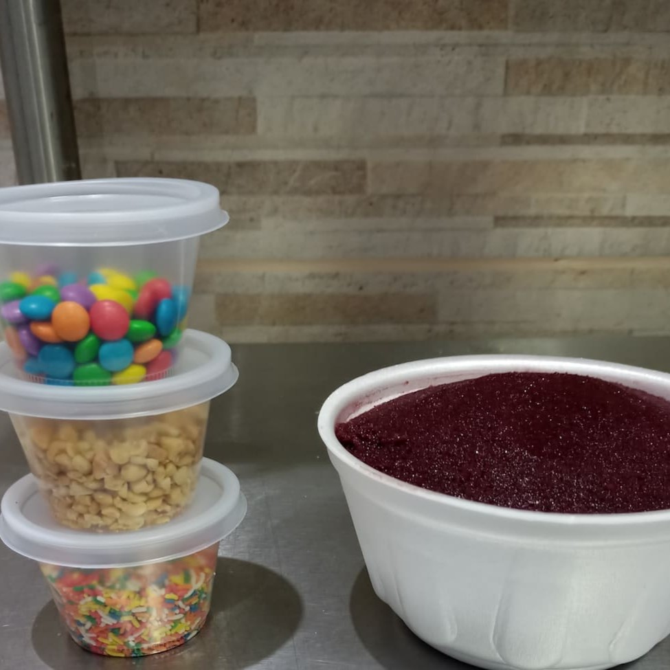 Açai artesanal batido com fruta de verdade e as melhores polpas, xarope artesanal, peso aproximado.