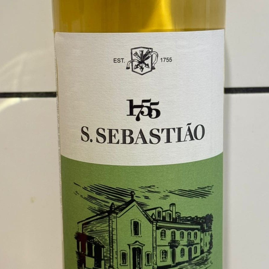 Vinho Regional Lisboa   Queijos macios, peixes gordos, filés de peixe-espada e carnes brancas. Teor Alcoólico 12%vol Acidez Total 6,1 g/l Ph 3,31