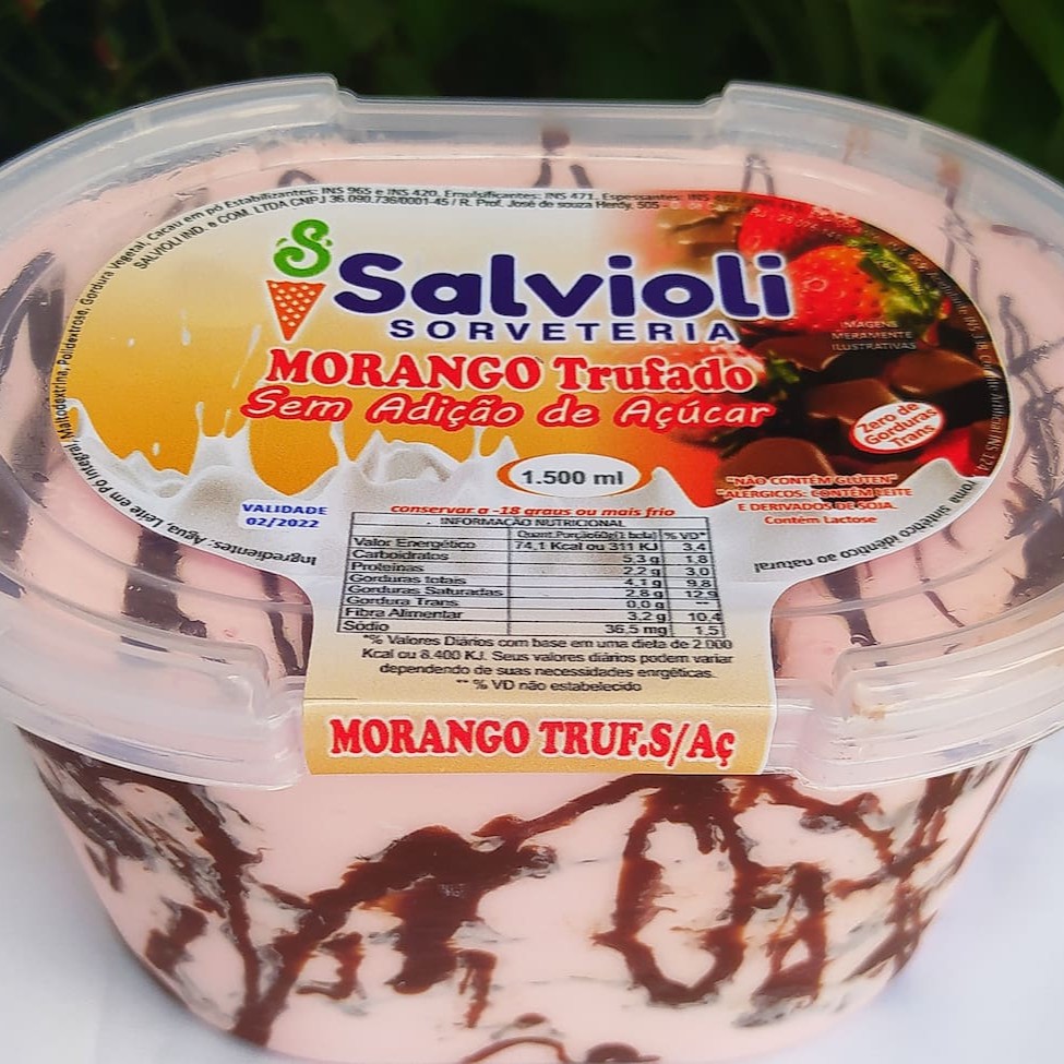 Sorvete de morango, mesclado com chocolate trufado. Zero Adição de Açúcar.