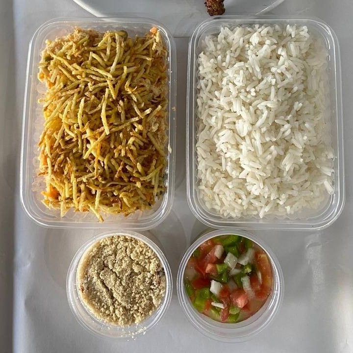 Acompanhamento: porção de Arroz, Salpicão, Vinagrete e Farofa.