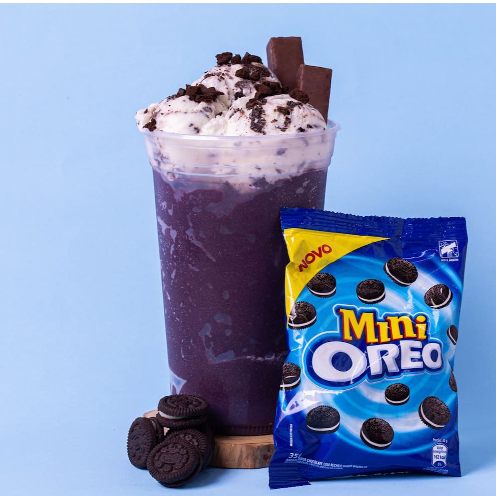 Açaí com um delicioso creme de cookie Branco, sorvete de flocos com mini Oreo.