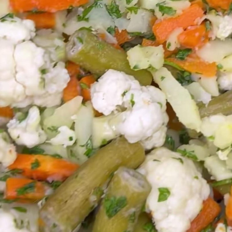 Batata ,cenoura ,couve-flor, quiabo e cheiro verde e azeite