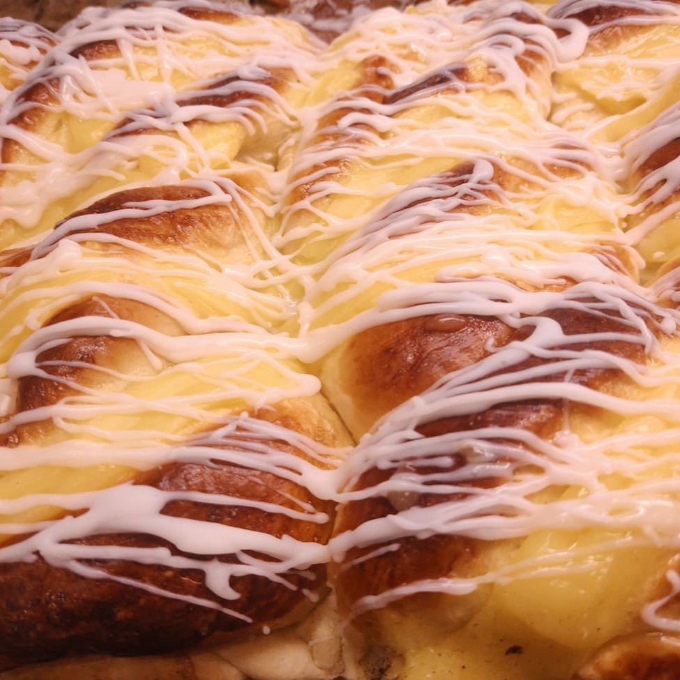 1 Unidade de pão doce grande recheado com um saboroso creme.