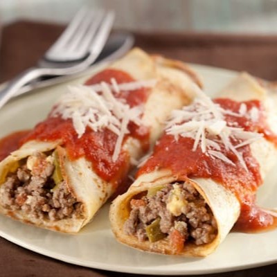 Experimente nossas irresistíveis Panquecas de Carne ao Queijo, um destaque na nossa categoria 'Deliciosas Panquecas'. Cada mordida revela um recheio de carne suculenta e bem temperada, envolvida em uma massa leve e macia. O toque final é uma generosa camada de queijo derretido, que agrega um sabor cremoso e aconchegante ao prato. Um verdadeiro deleite para os amantes de panquecas e um convite para uma experiência gastronômica memorável. Desfrute dessa maravilha culinária!