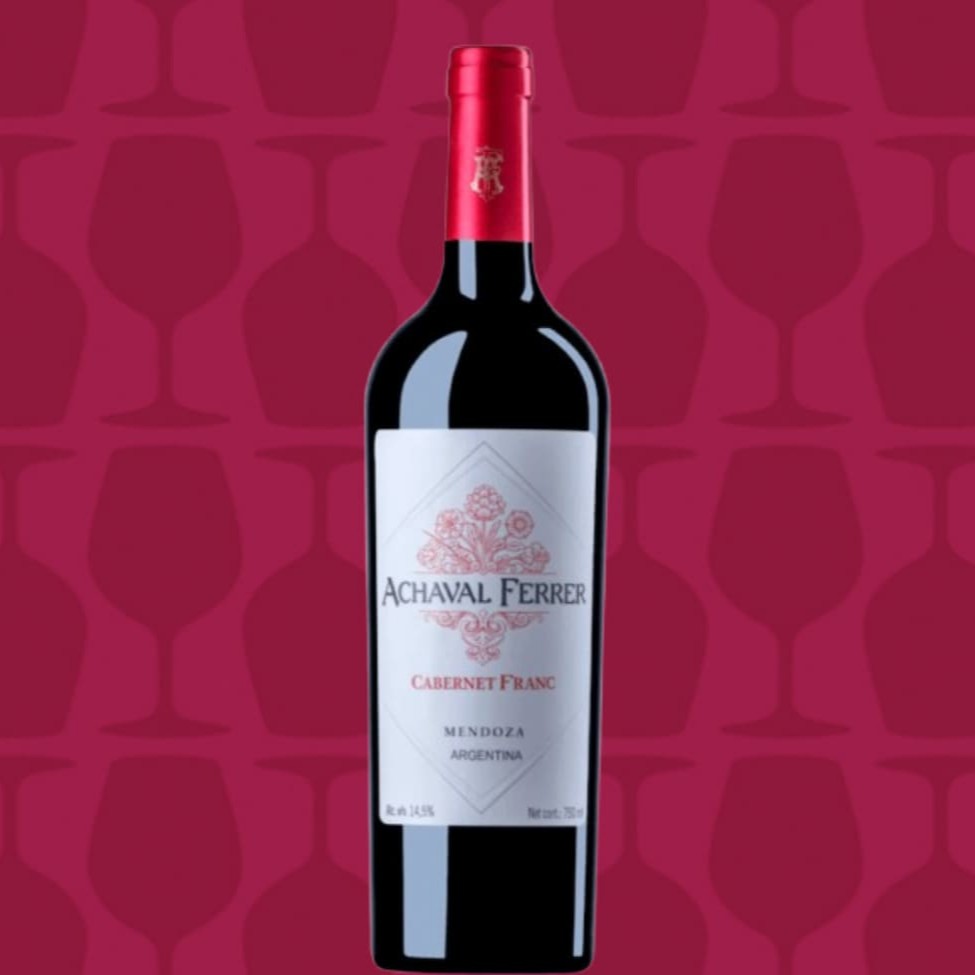 Um vinho que mostra toda a sua potência, com notas de chocolate que encobrem um pouco os sabores das frutas, resultado do seu estágio em barricas. Bastante persistente, seu final de boca é uma delícia.