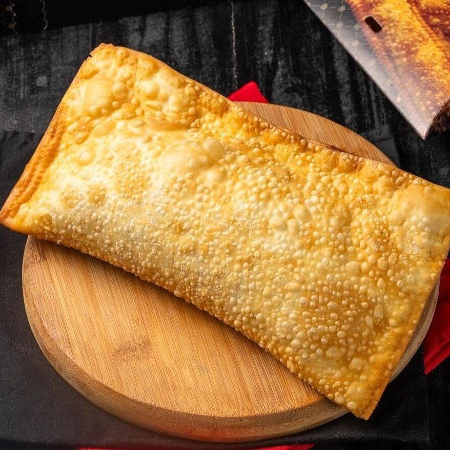 Delicioso pastel de carangueijo  Pastel com aproximadamente 19cm.