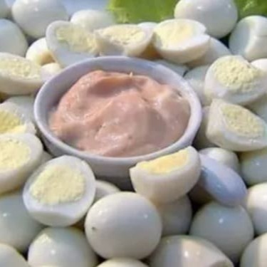 Deliciosos ovos de codorna com 10 unidades.