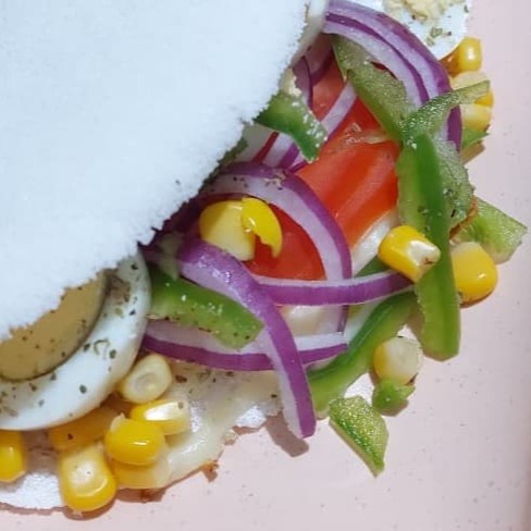 Frango, Calabresa, Cebola, Milho, Ovo, Catupiry, Pimentão, Azeitona e Orégano