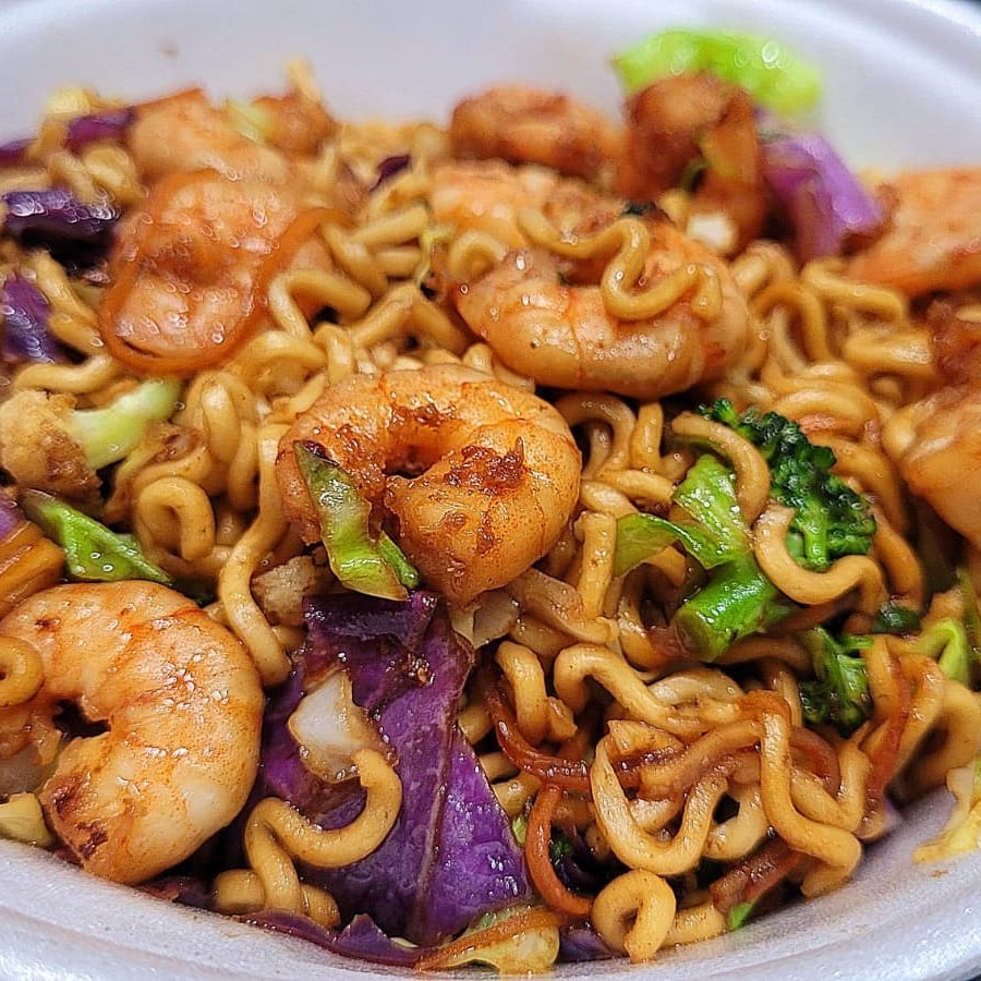 Combinação especial do nosso macarrão com camarão e legumes.