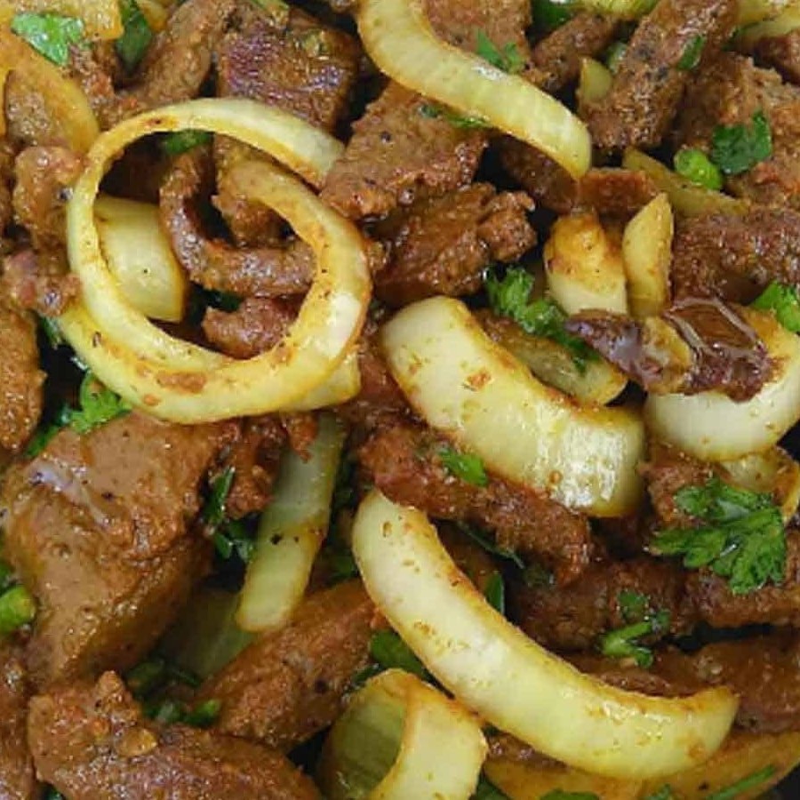 Acompanha arroz feijao  farofa +guarniçao