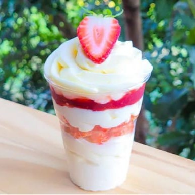 Creme de Ninho, Mousse de Ninho com Geleia de morango artesanal e Morangos picados. (Peso aproximado 250gr/250ml)