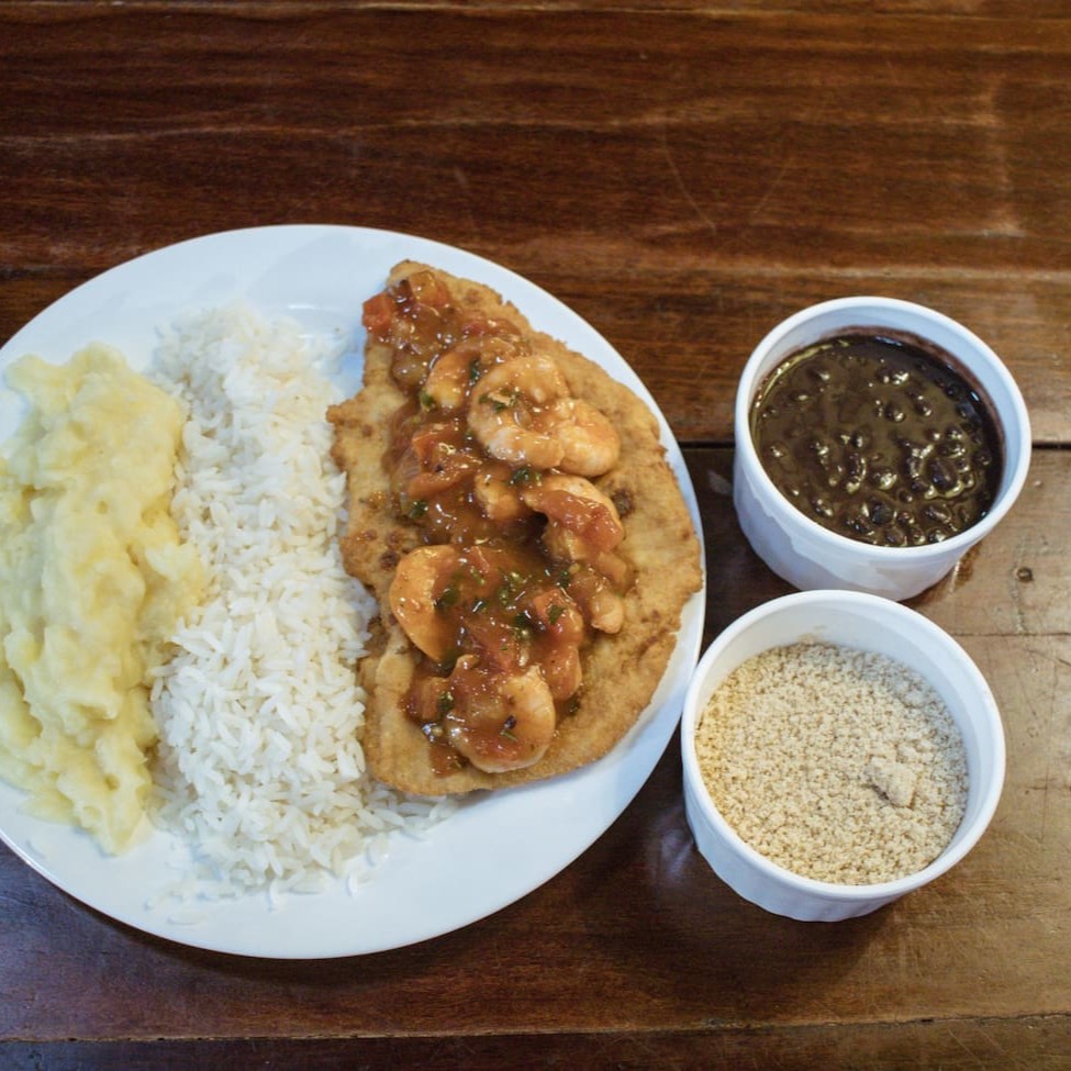 Acompanha: arroz, feijão e farofa