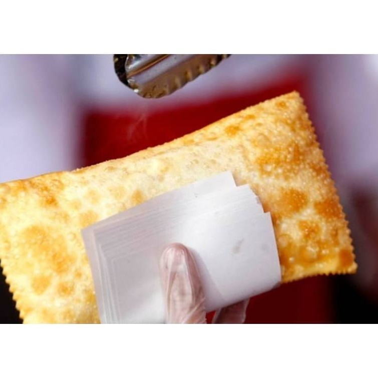 Pastel de doce de leite tamanho tipo de feira.