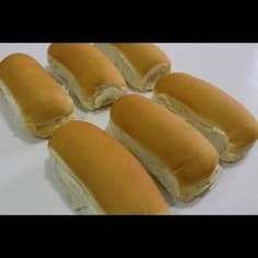 Pacote fechado de pão de cachorro quente com 15 pães