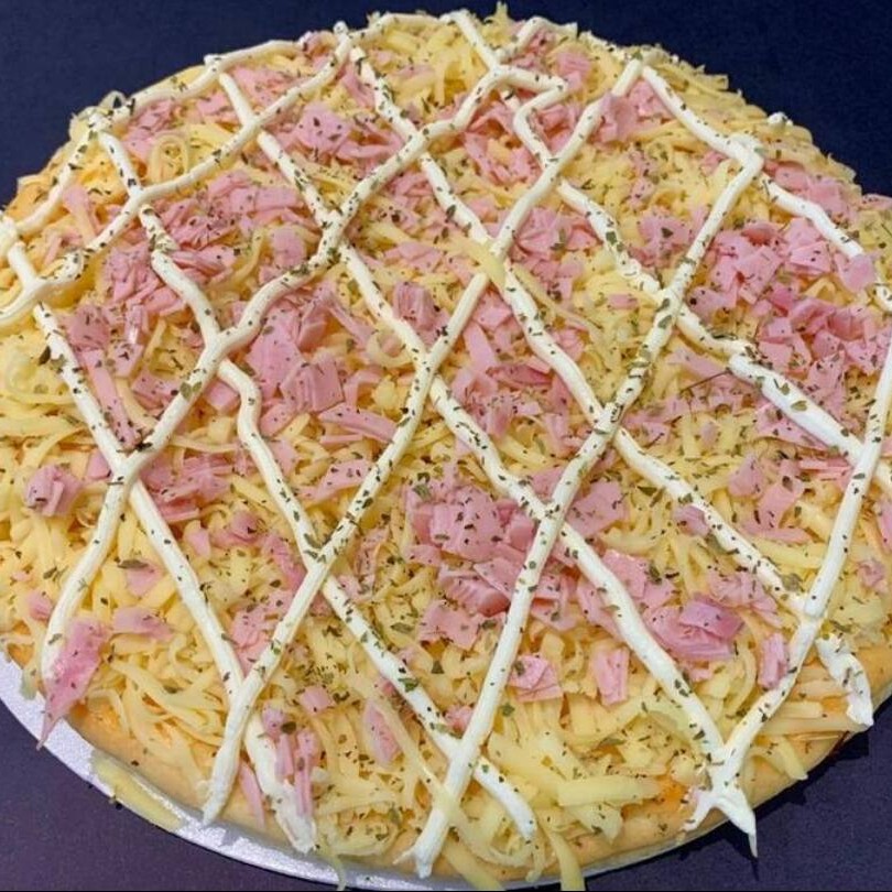 Deliciosa massa caseira com molho de tomate e mussarela.