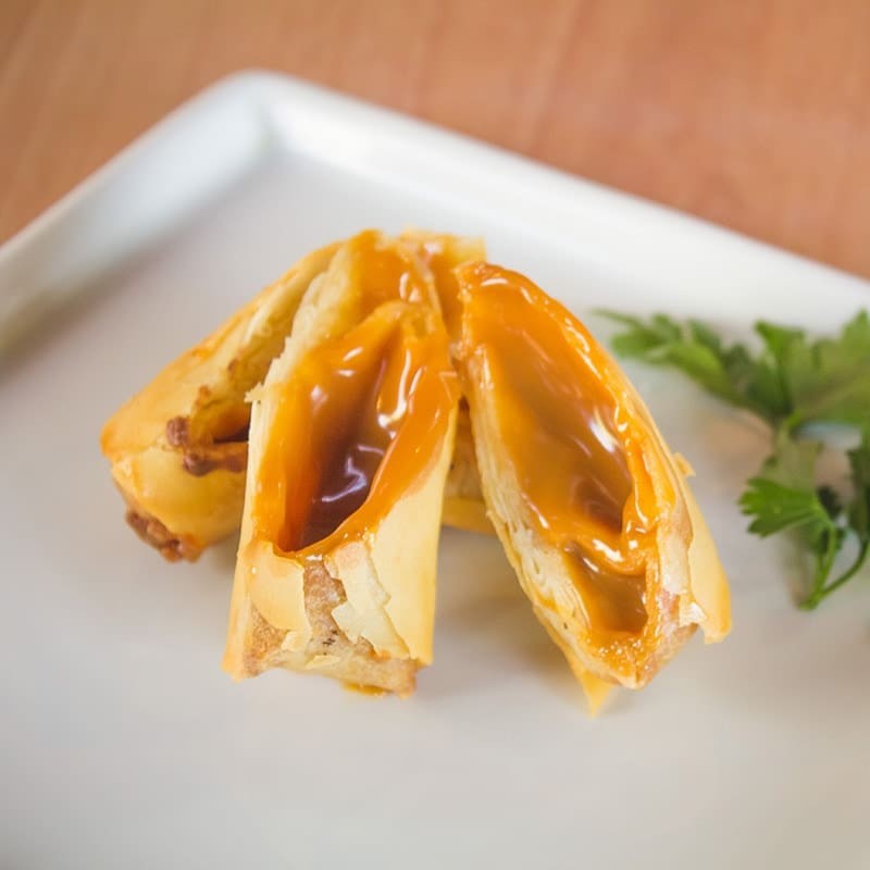 Mini Harumaki de Doce de Leite - 4 unidades    ----------tags------------- Sushi/japa/culinária japonesa/sushi em casa / promoções/makimonos/Philadelphia/filadélfia/hot filadélfia/ hot Philadelphia/sunomono/entre grátis/combinados/Carpaccio/cevite/sashimi de salmão/sushi por 1 real / promoção de hot/temaki/yakissoba